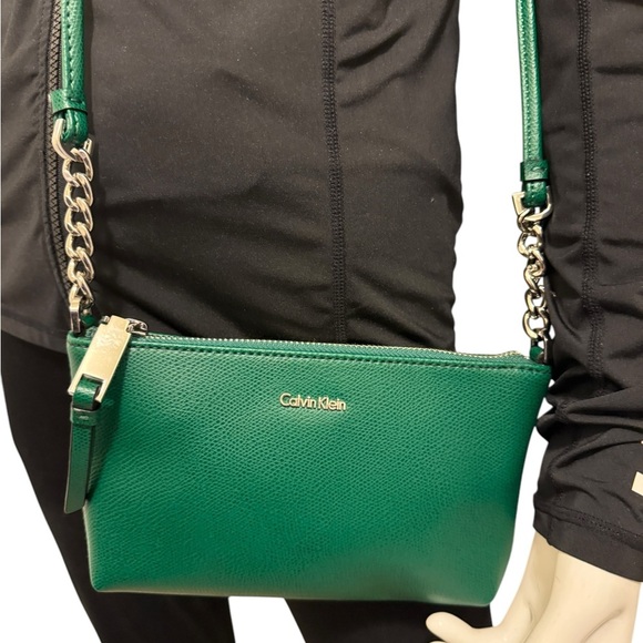 Calvin Klein Hayden Saffiano Large Chain new Crossbody - Picture 2 of 11